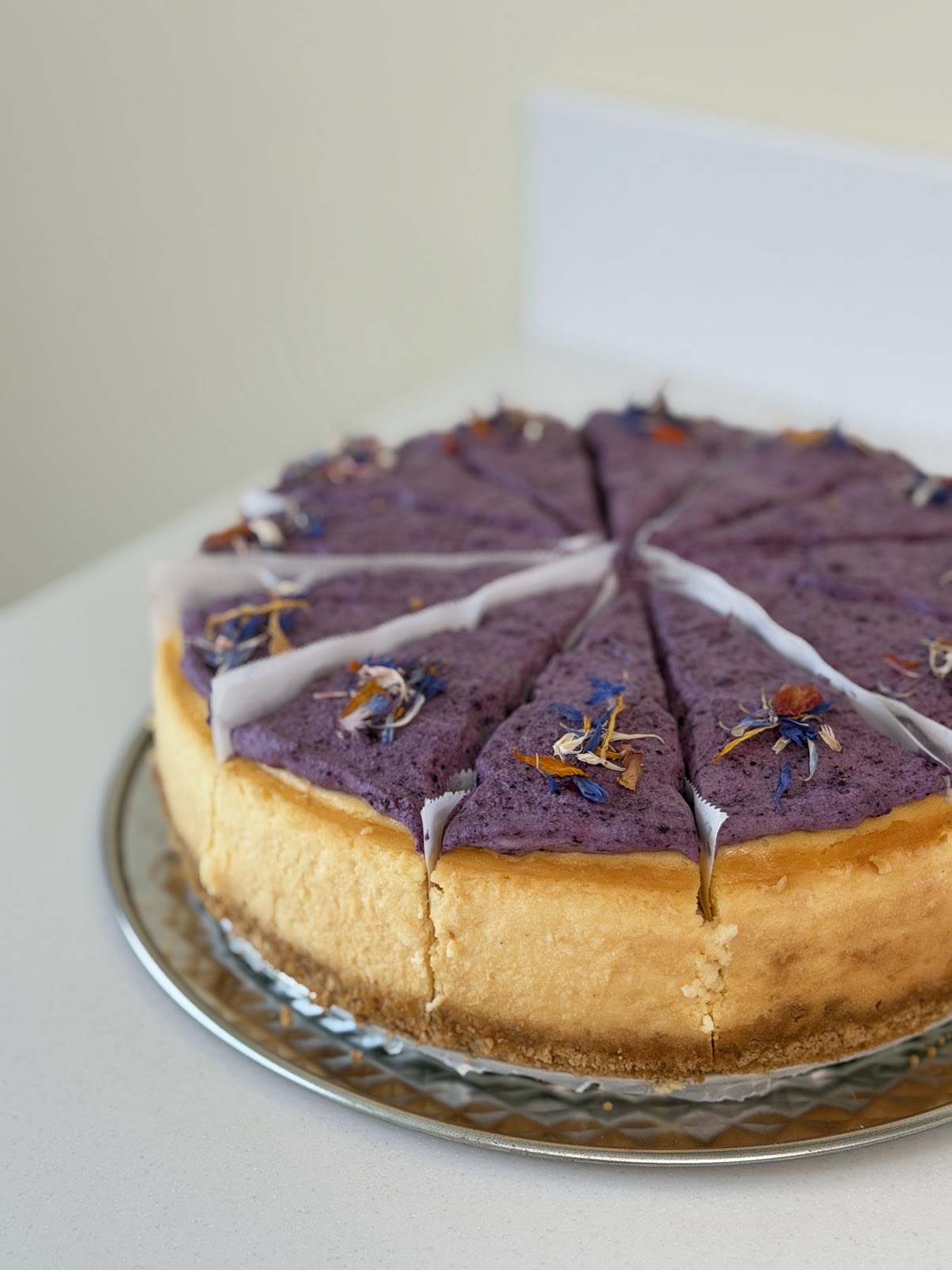 Le cheesecake myrtille d'Adéla, prêt à la coupe